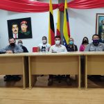 Funcionarios entregan regalos en el Hospital Patrocinio Peñuela Ruiz