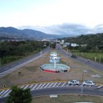 Funcionarios entregan regalos en el Hospital Patrocinio Peñuela Ruiz