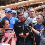 Gobernador Bernal inspecciona trabajos de colocación de Puente sobre el río Grita